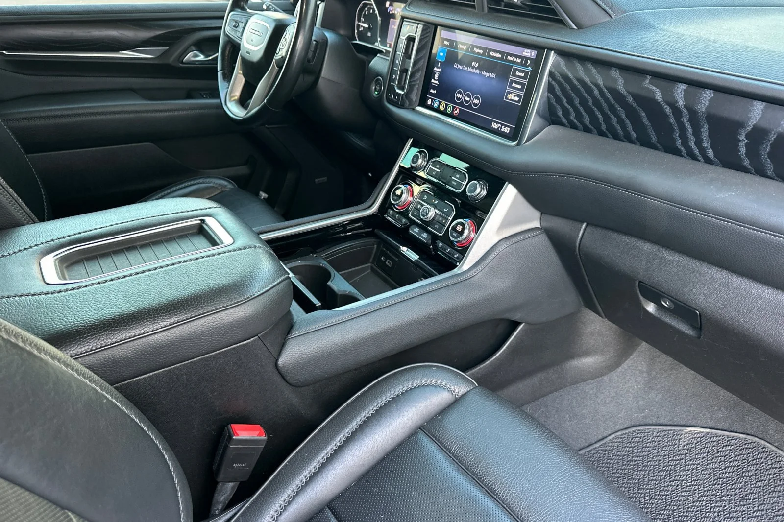 Used 2021 Gray GMC Denali image 17