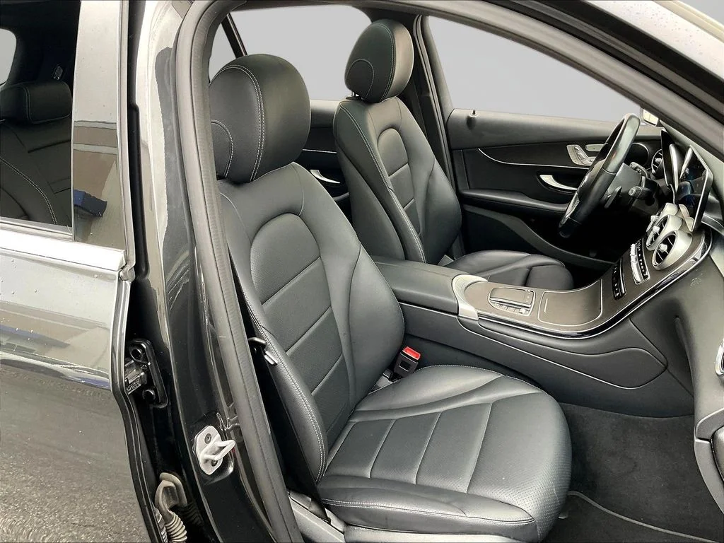 Used 2022 Black Mercedes-Benz GLC 300 image 28