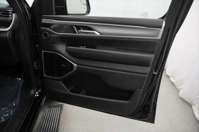 New 2026 High Gloss Black Exterior Paint Jeep Grand Wagoneer image 33