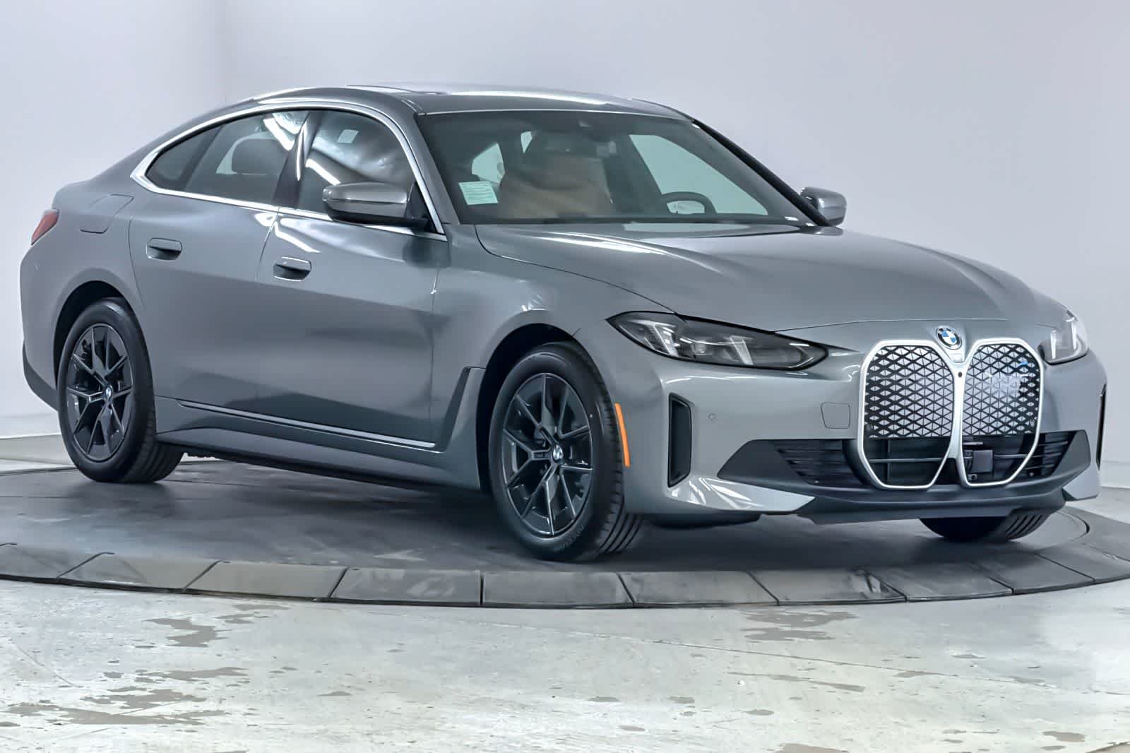 New 2026 Skyscraper Grey Metallic BMW eDrive40 image 9