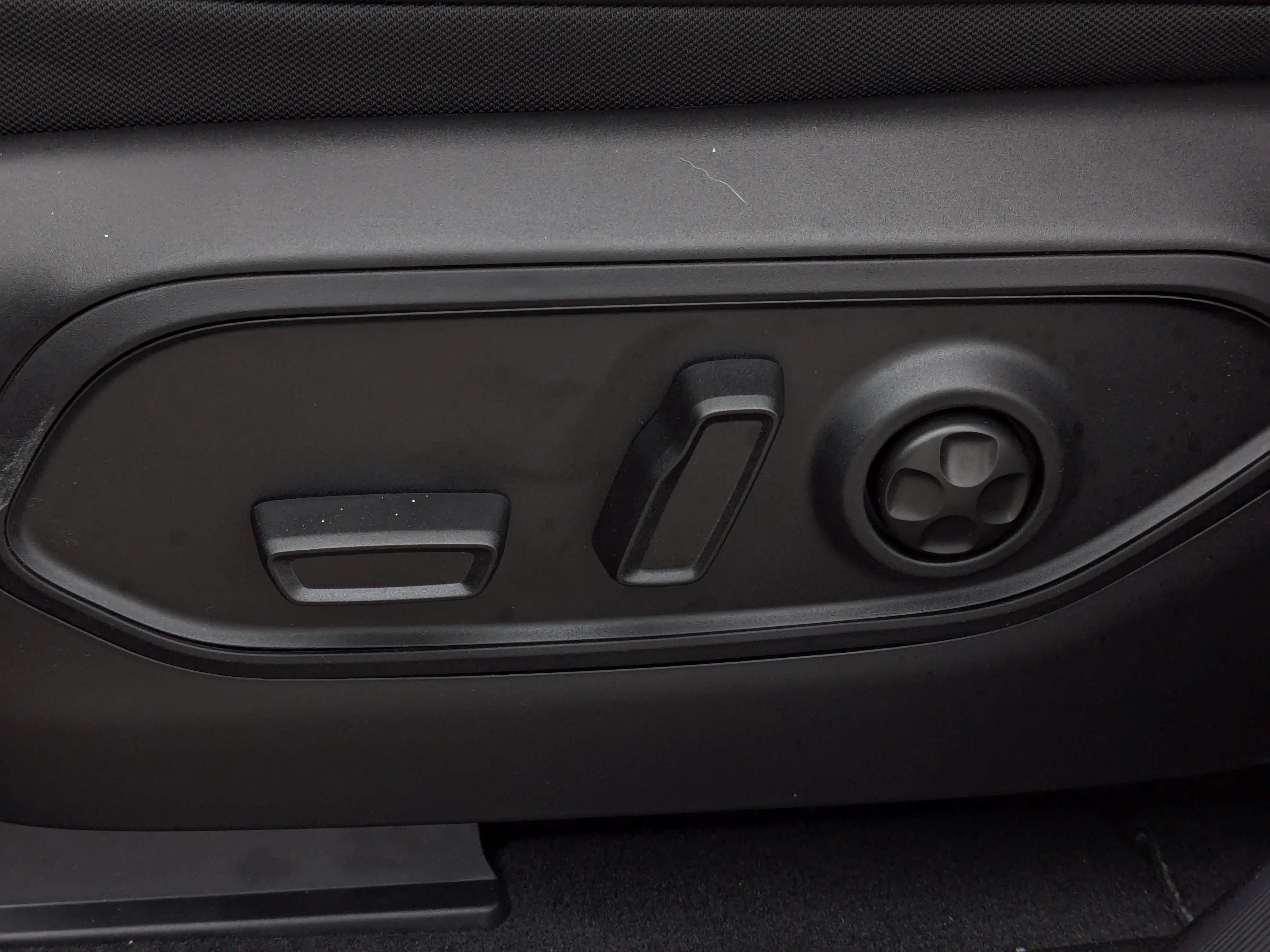 New 2025 Grey Jeep Altitude - - POWER SUNROOF - POWER LIFTGATE - ADAPTIVE CRUISE & TONS MORE! image 15