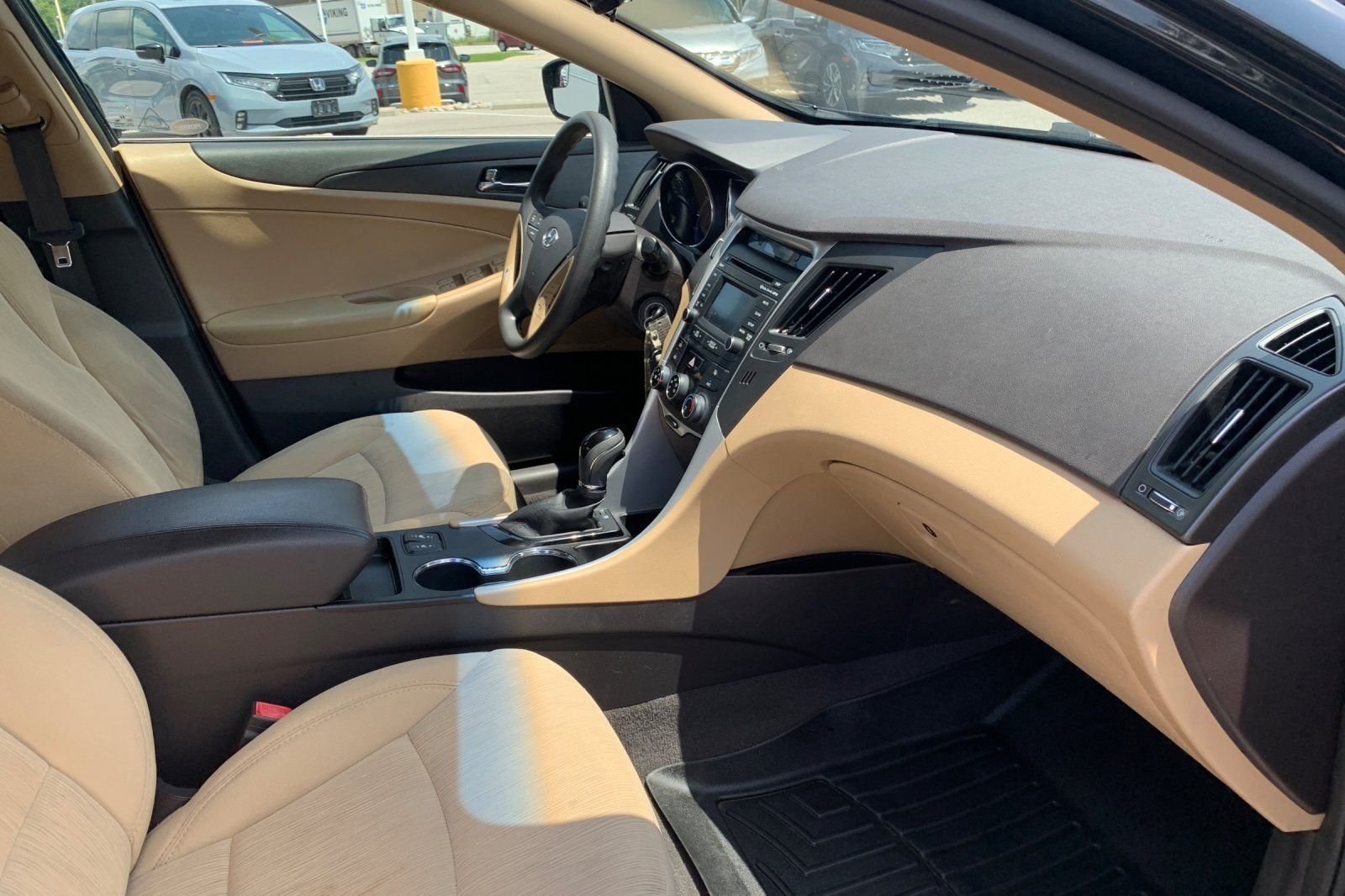 Used 2014 Black Hyundai GLS image 17