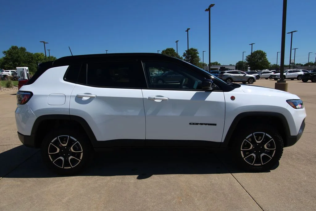 Used 2024 White Jeep Trailhawk image 4