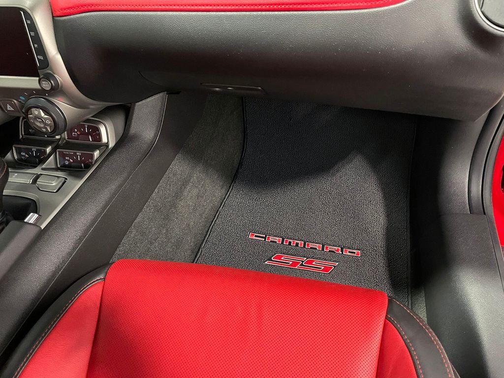 Used 2015 Red Chevrolet SS image 63