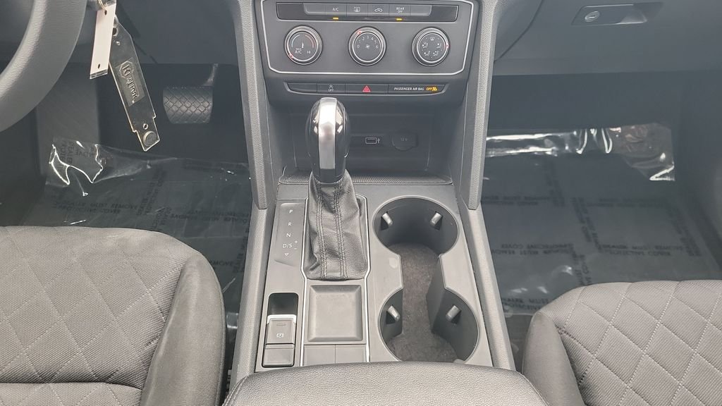 Used 2018 White Volkswagen S image 14