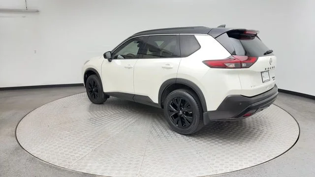 Used 2023 White Nissan SV image 4
