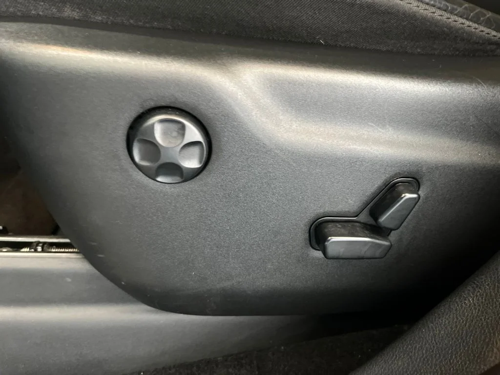 Used 2020 Blue Jeep Limited image 24