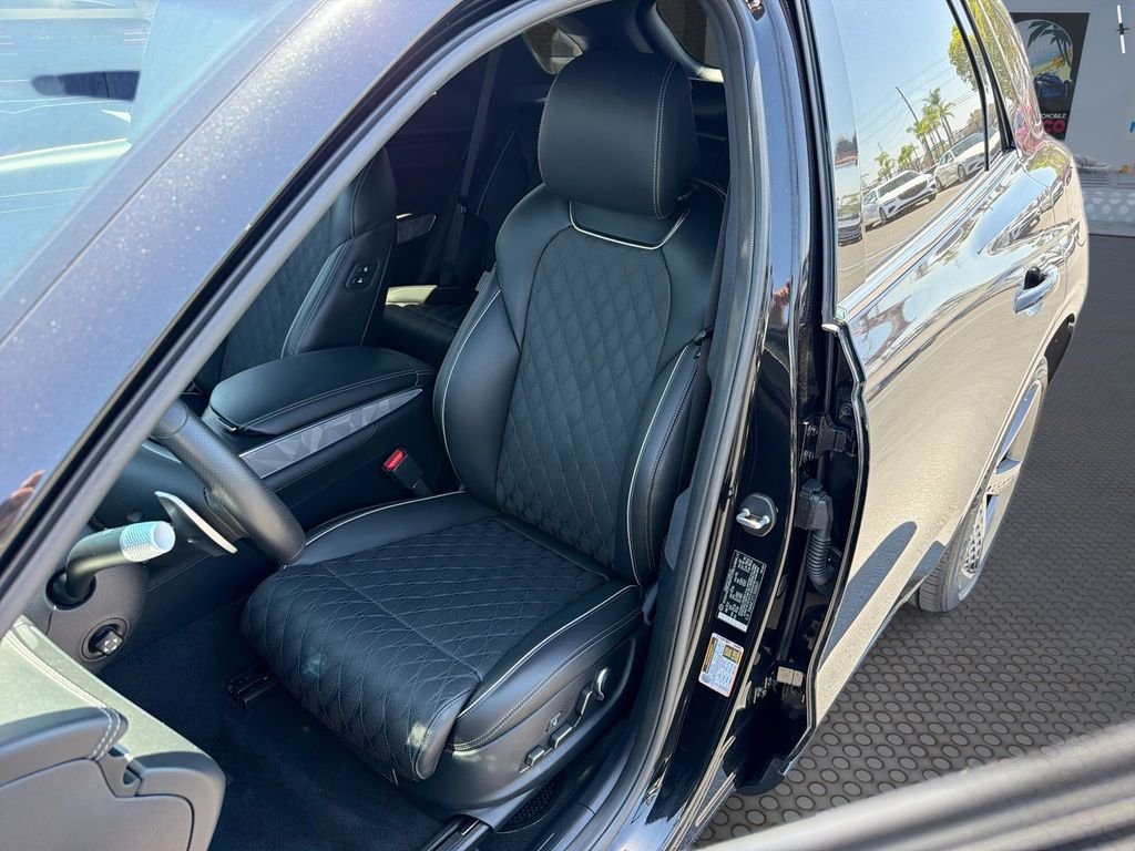Used 2025 Black Genesis 3.5T Sport image 13