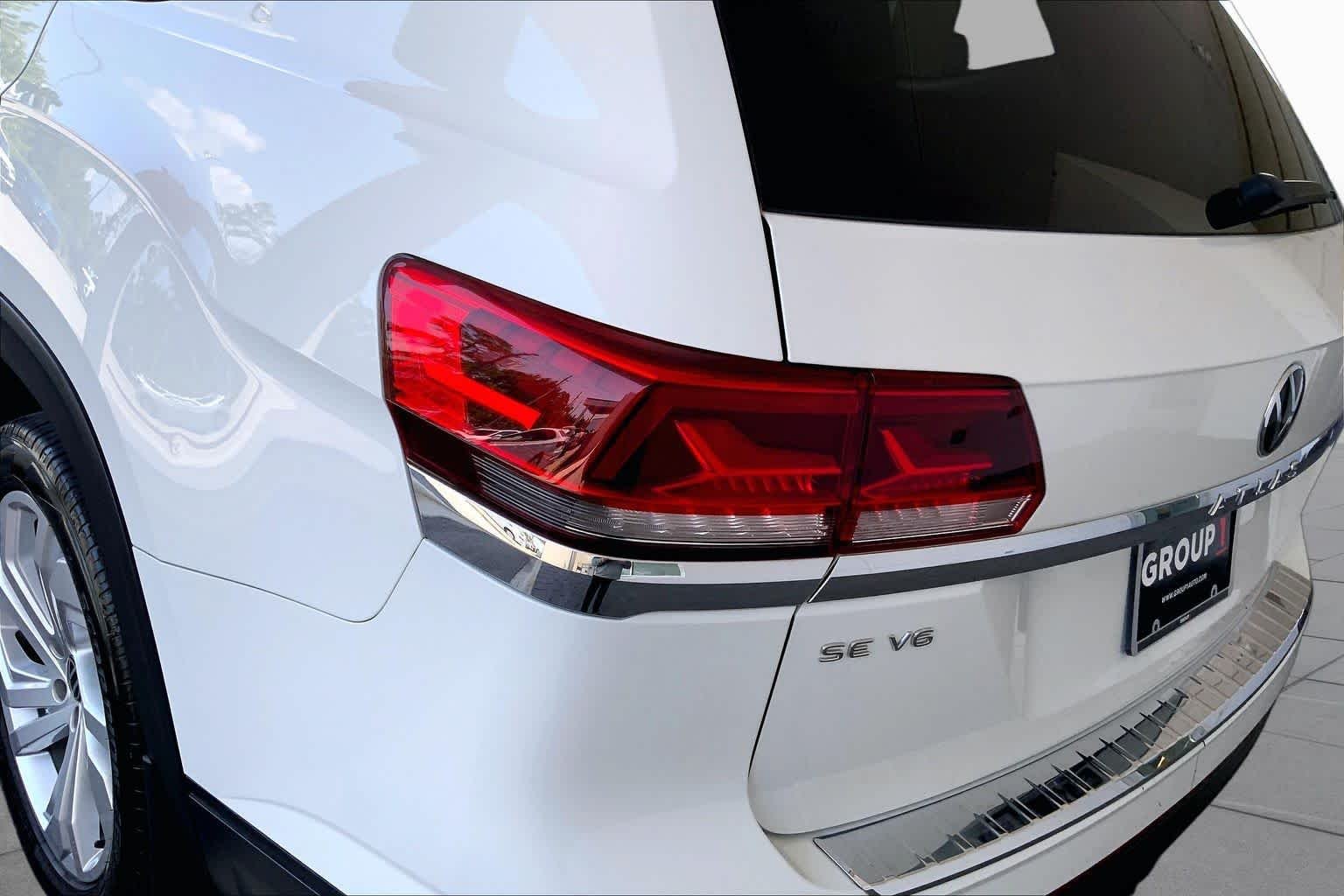 Used 2023 Pure White Volkswagen 3.6L V6 SE w/Technology image 29