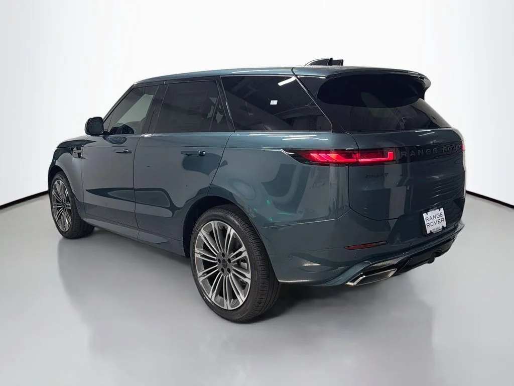 New 2026 Giola Green Metallic Land Rover Dynamic SE image 3