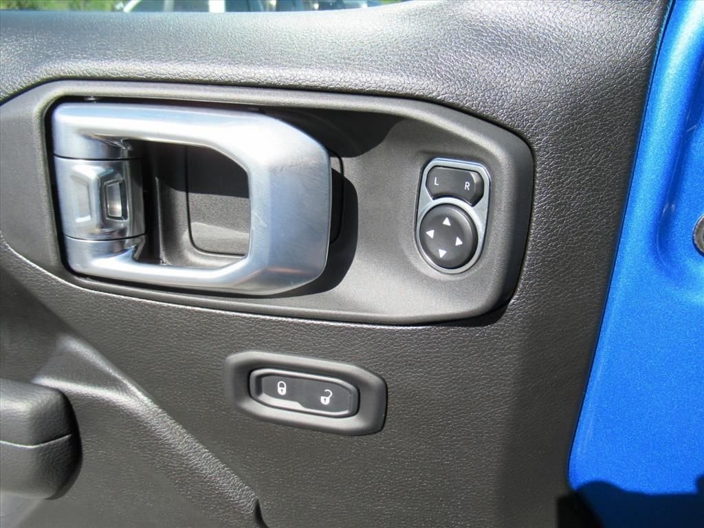 New 2026 Hydro Blue Pearl-Coat Exterior Paint Jeep Sport S image 20