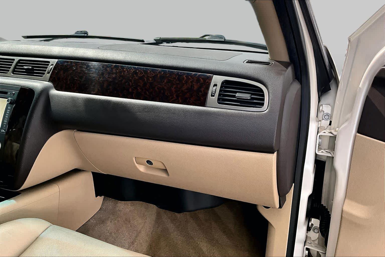 Used 2012 White Diamond Tricoat GMC Denali image 18