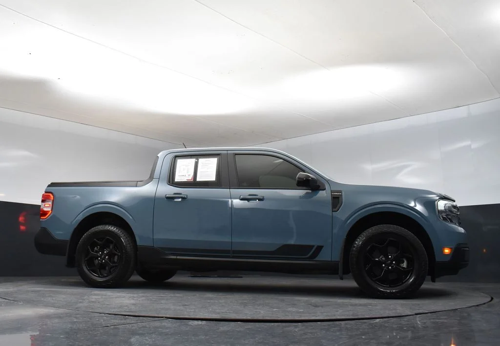 Used 2022 Blue Ford Lariat image 31