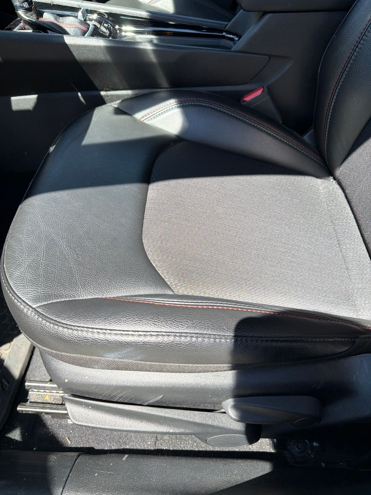 Used 2025 White Jeep Trailhawk image 19