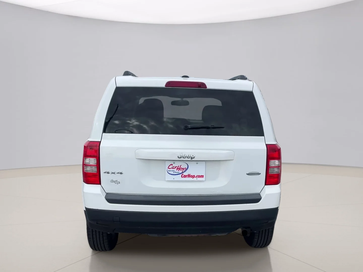 Used 2014 White Jeep LATITUDE 4 image 4
