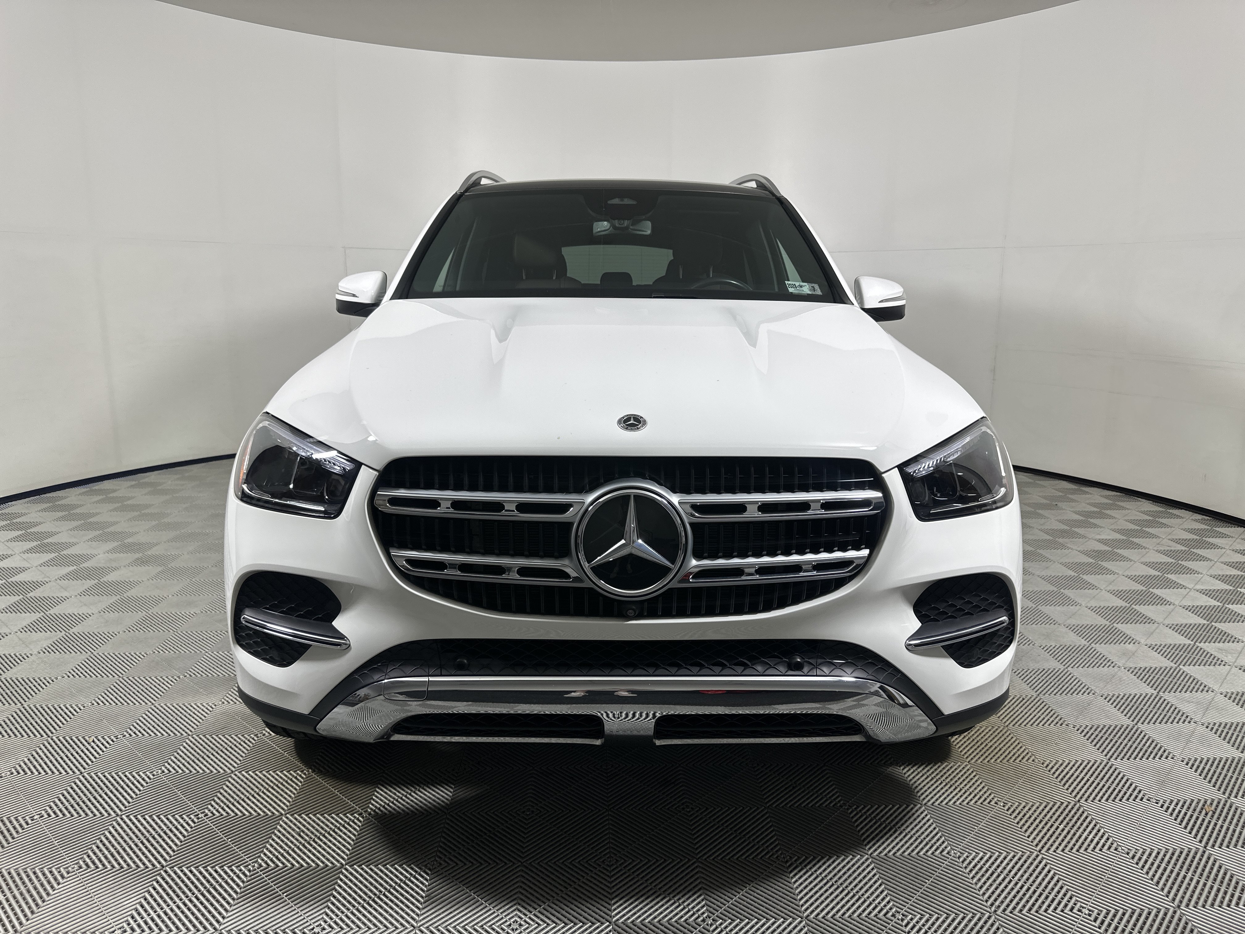 Used 2024 White Mercedes-Benz GLE 350 image 2