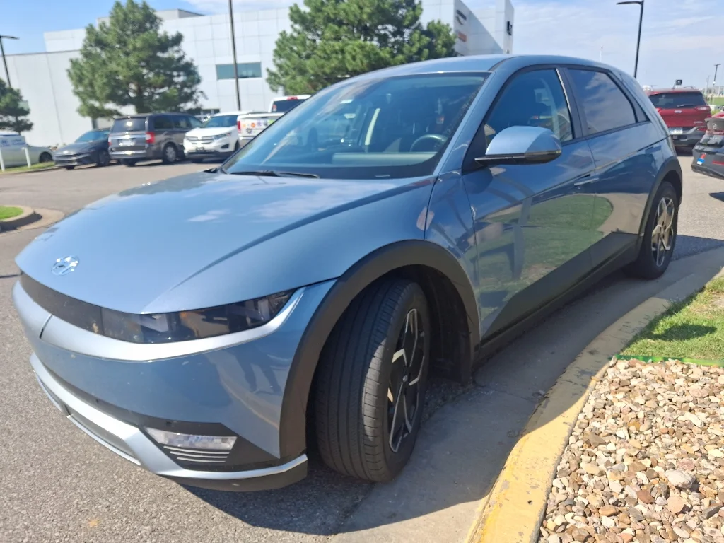 Used 2024 Lucid Blue Hyundai SEL image 1