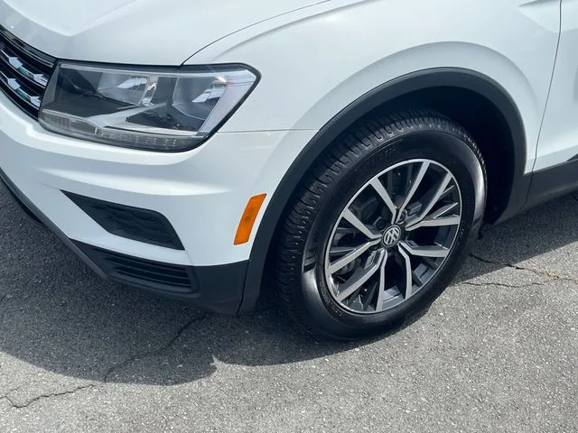 Used 2019 White Volkswagen 2.0T SE image 9