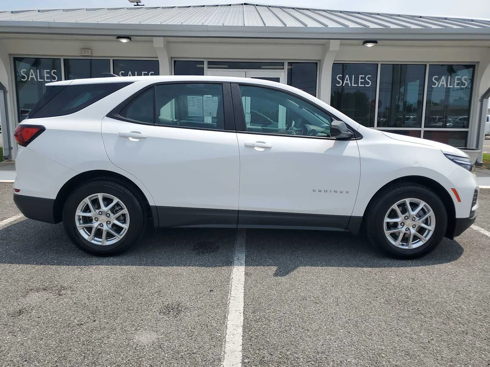 Used 2024 Summit White Chevrolet LS image 8