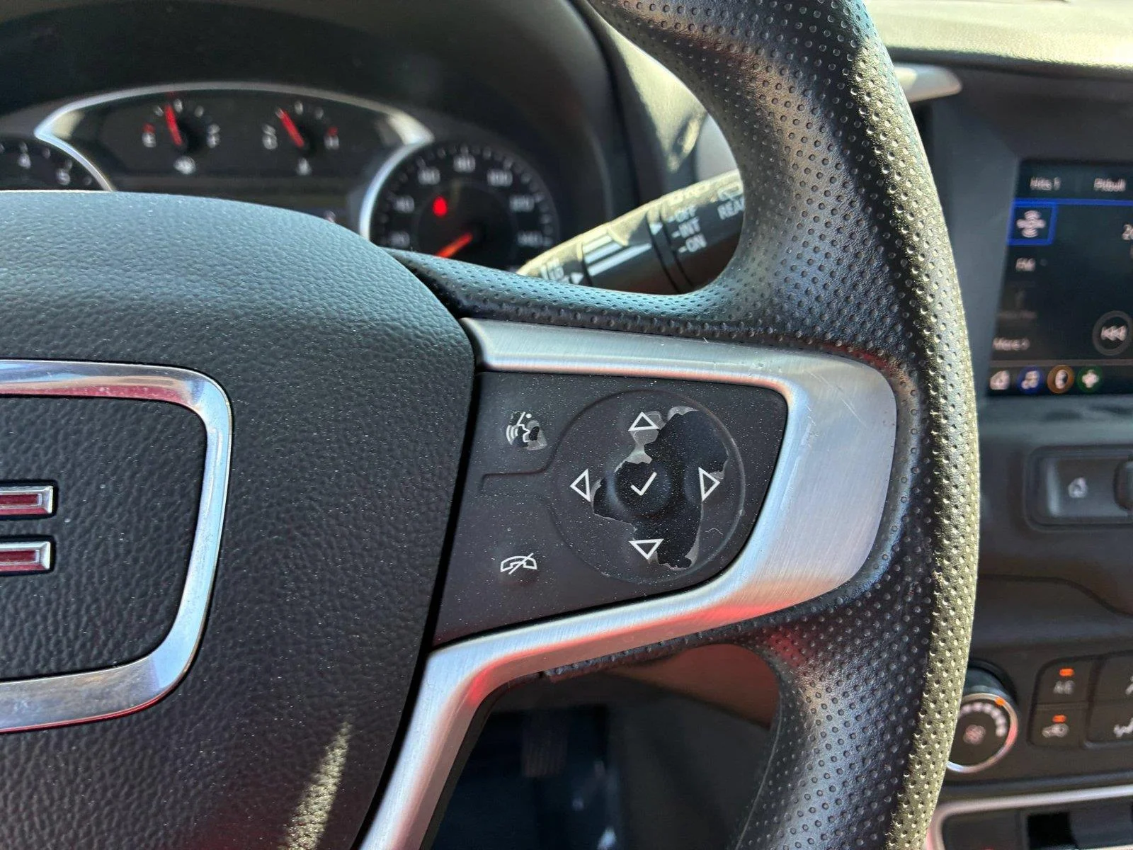 Used 2023 Summit White GMC SLE image 19