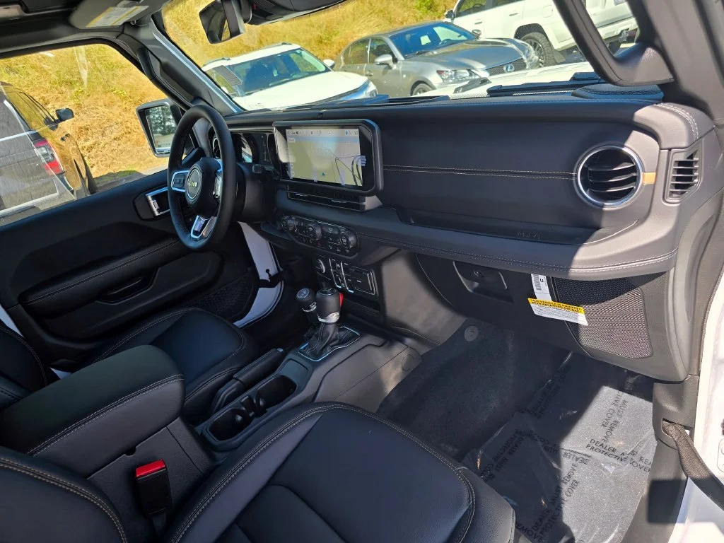 New 2027 White/off-white Jeep Sahara image 28