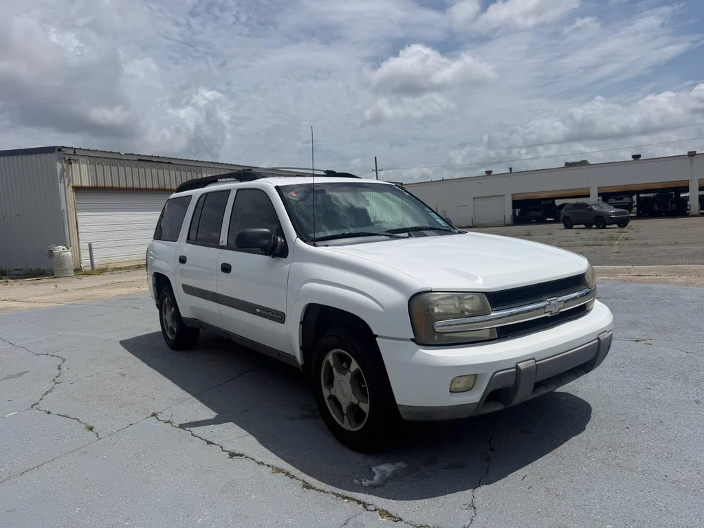 Used 2004 SUMMIT WHITE Chevrolet EXT LS image 7