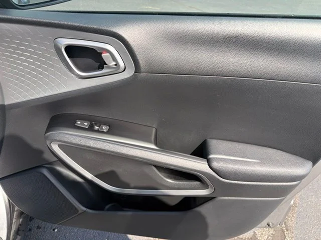 Used 2025  Kia LX image 35