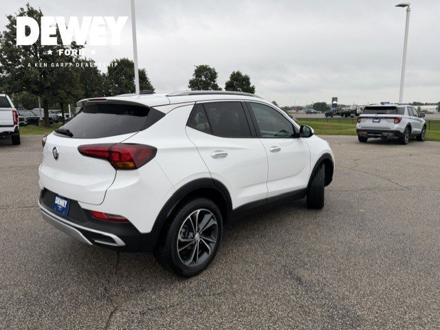 Used 2022 Summit White Buick Select image 7