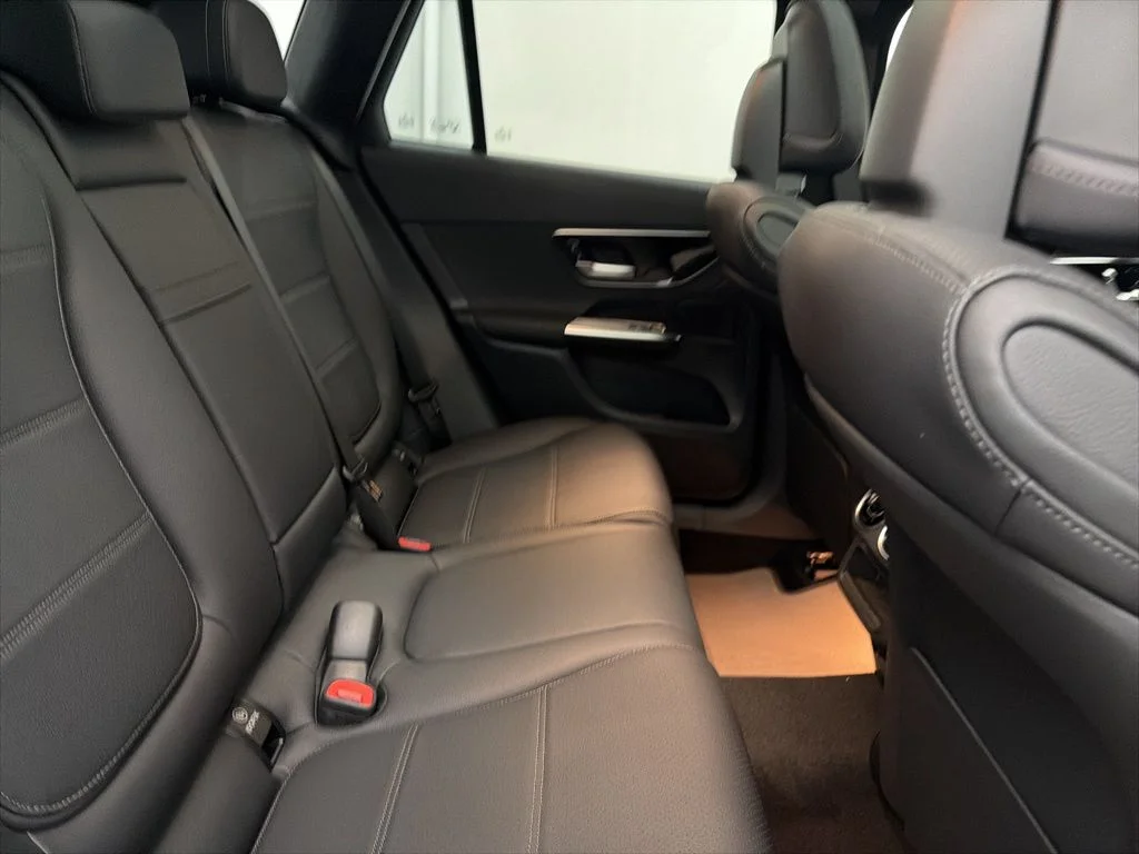 Certified Used 2026 White Mercedes-Benz GLC 300 image 27