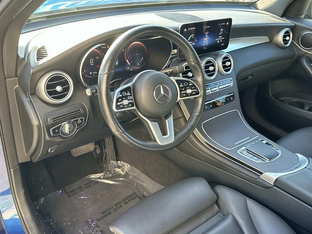 Used 2022 Blue Metallic Mercedes-Benz GLC 300 image 2