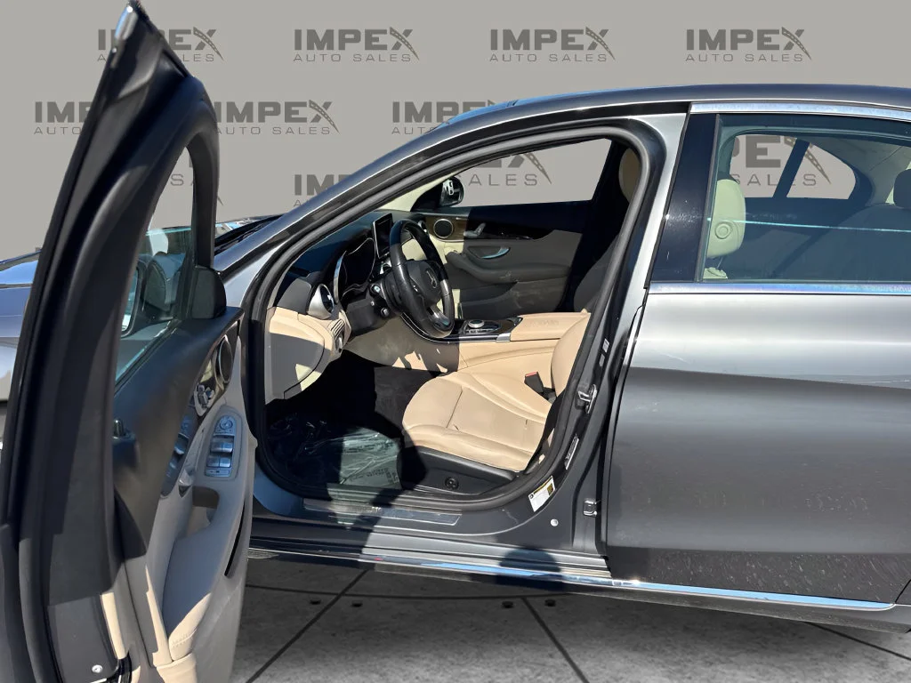 Used 2018 Beige Mercedes-Benz C 300 image 27
