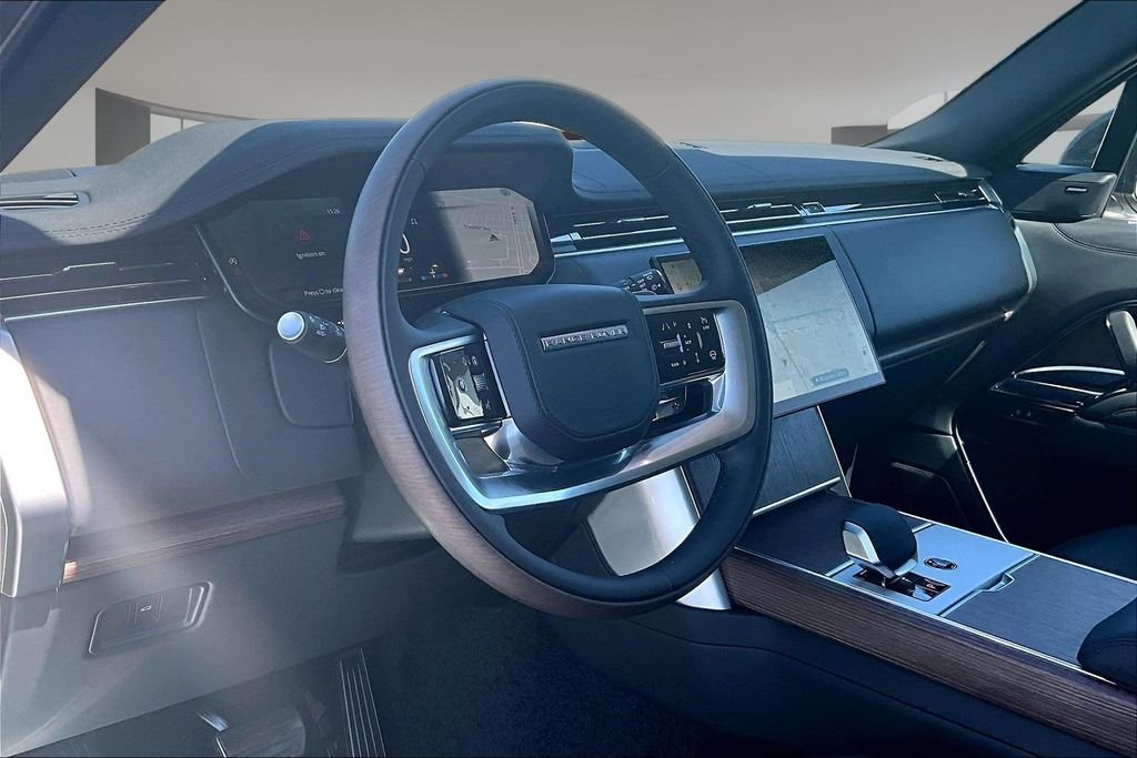 New 2026 BATUMI GOLD Land Rover SE 7 Seats image 7