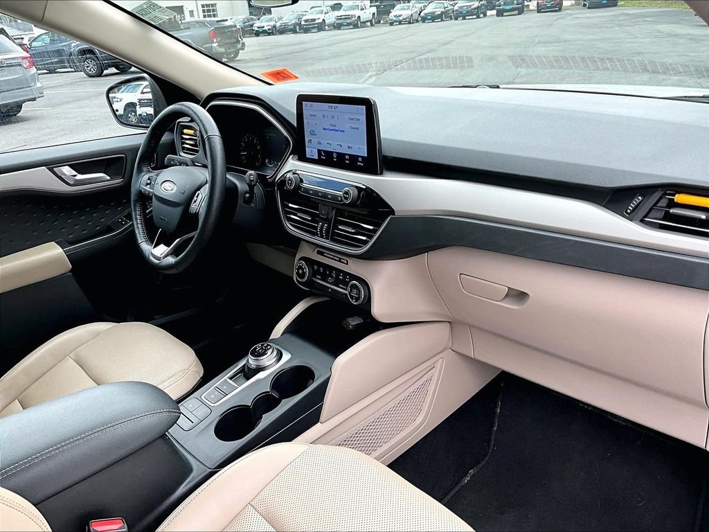 Used 2020 White Metallic Ford SEL image 14