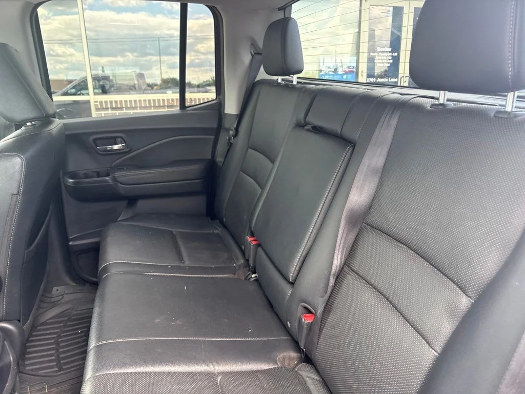 Used 2017 Silver Honda RTL-T image 37