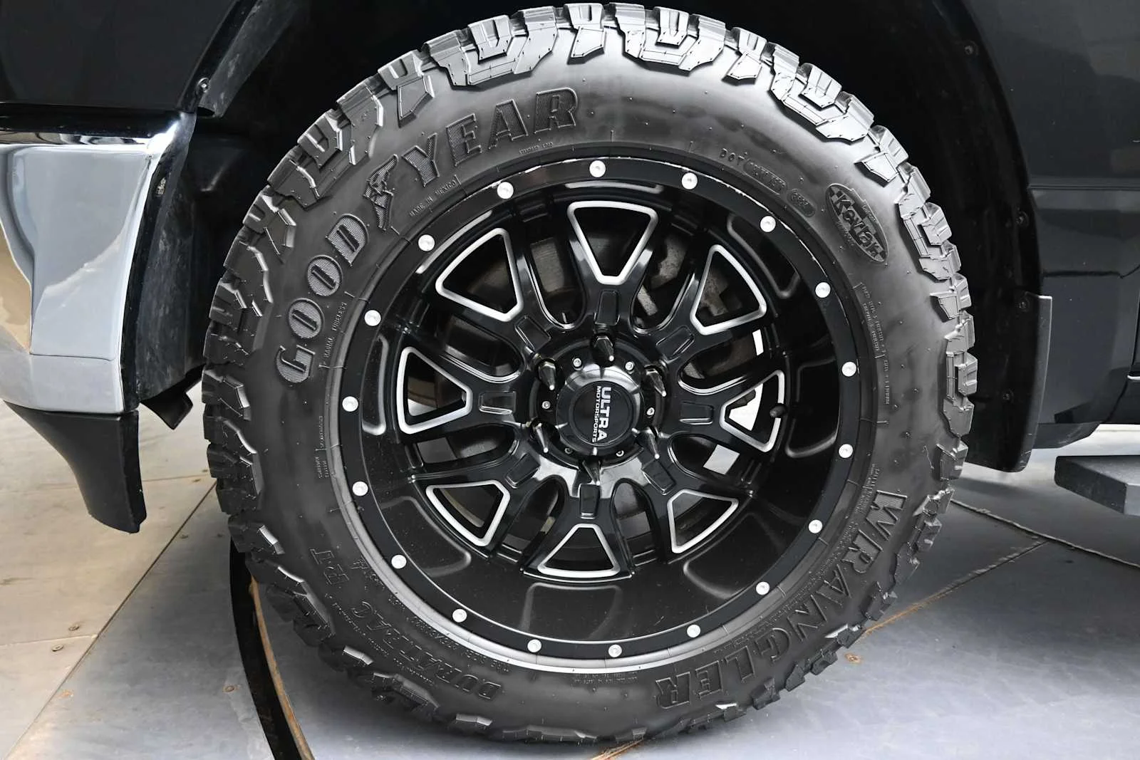 Used 2023 Diamond Black Crystal Pearlcoat Ram Big Horn image 5
