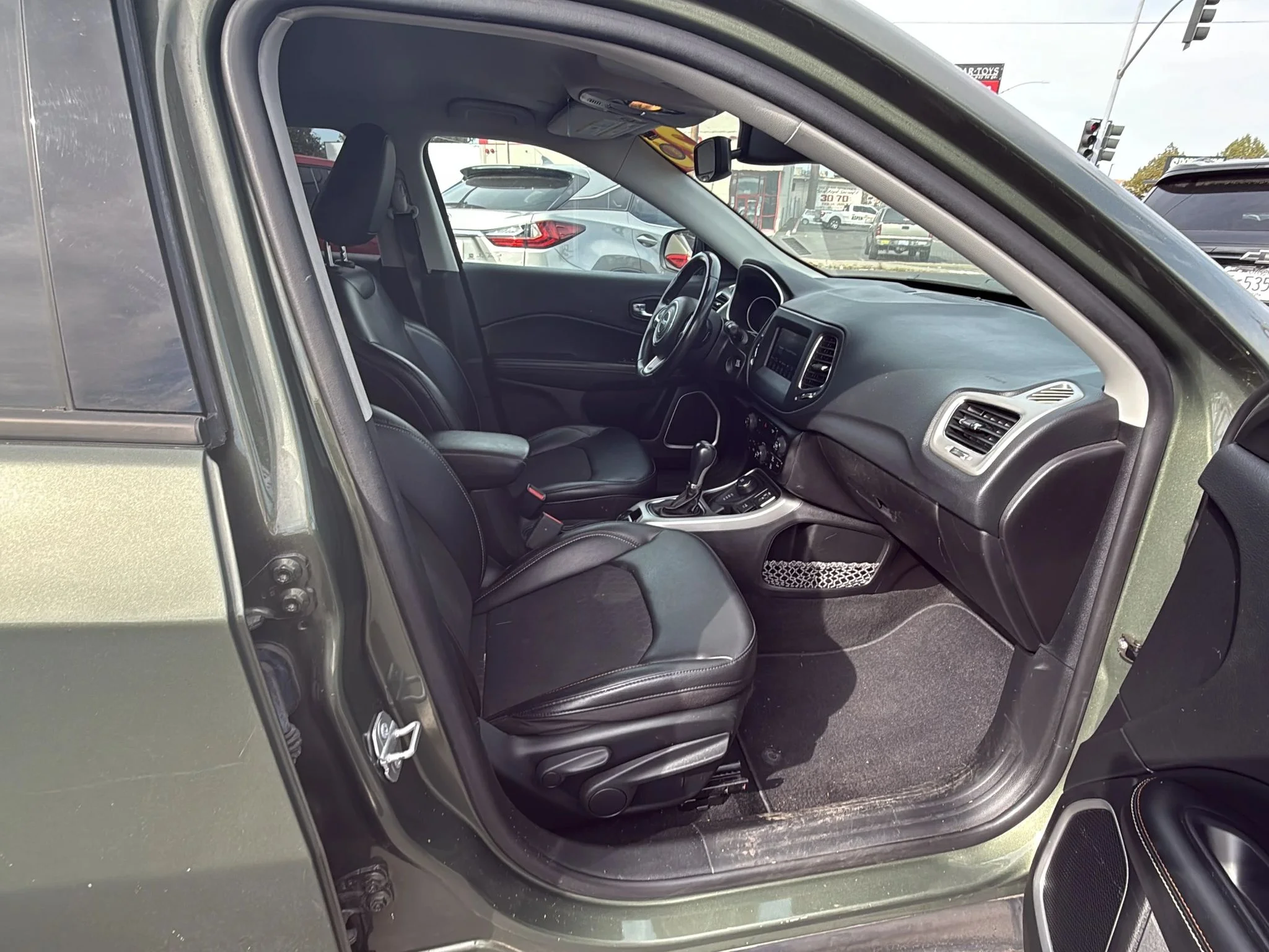 Used 2020 Olive Green Pearlcoat Jeep Latitude image 20