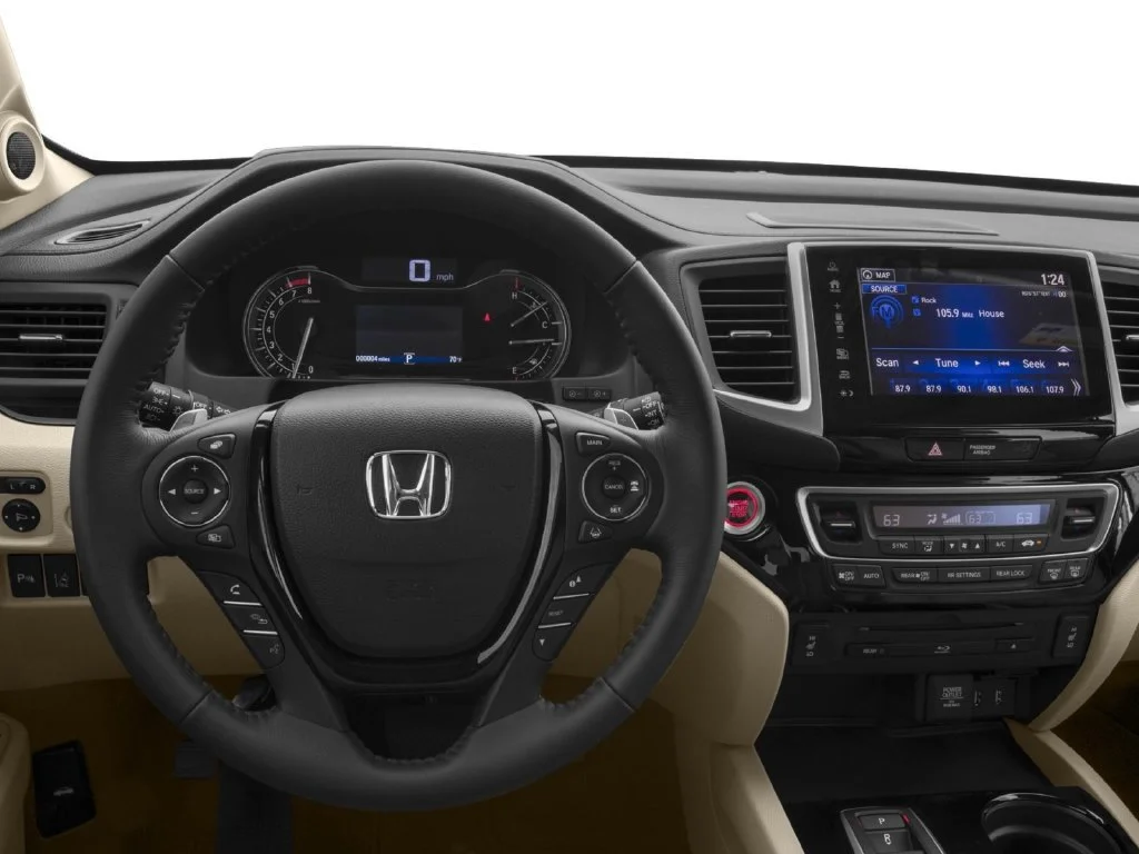 Used 2017  Honda Touring image 4