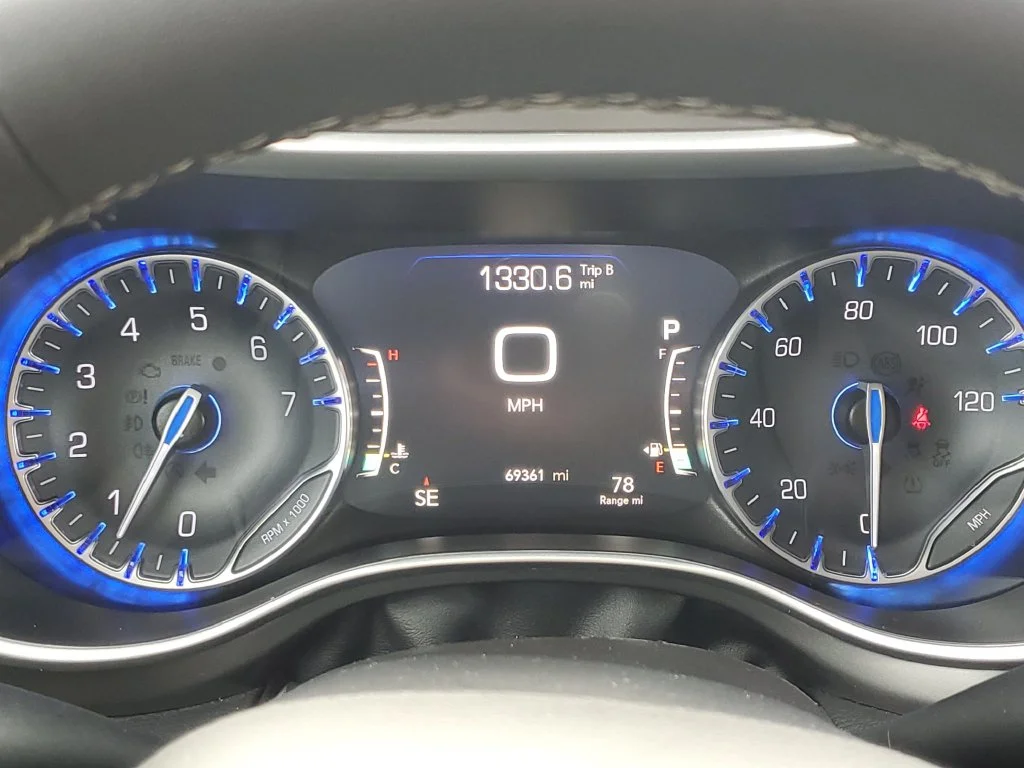 Used 2024 Silver Chrysler Touring L image 11