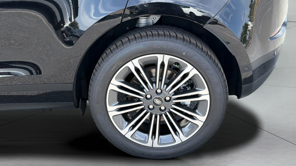 New 2026 Santorini Black Land Rover S image 16