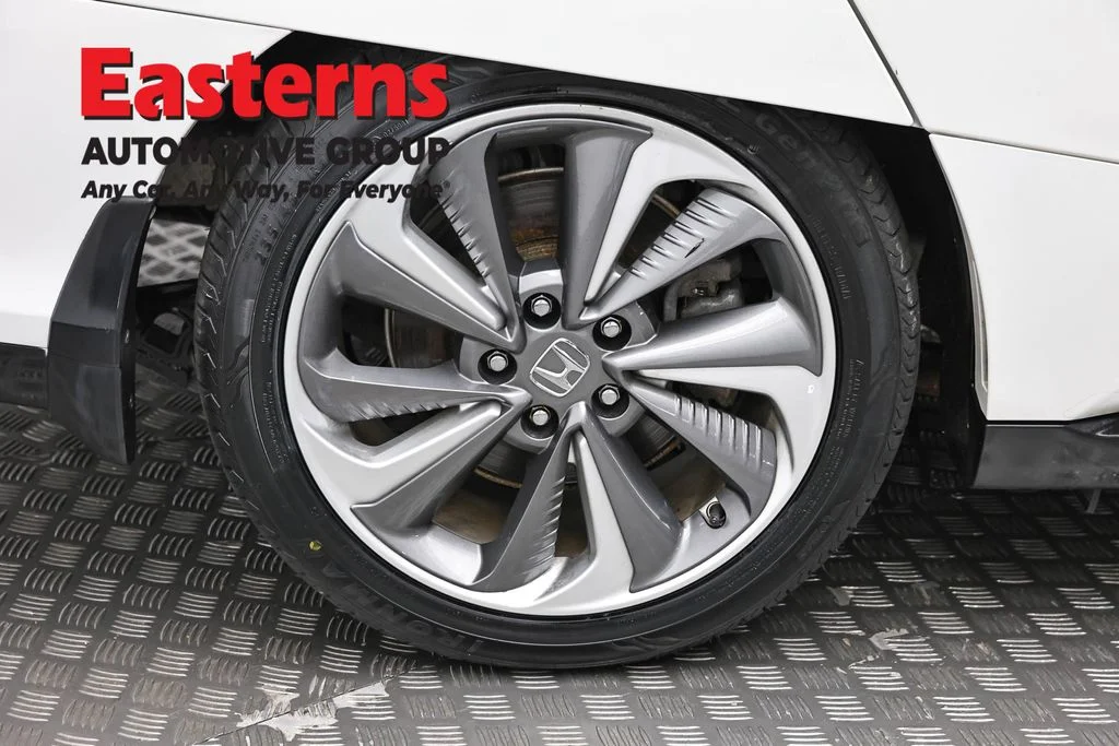 Used 2018 White Honda Touring image 29