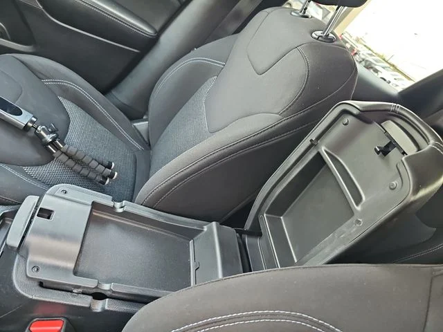 Used 2021 White Jeep Latitude image 20