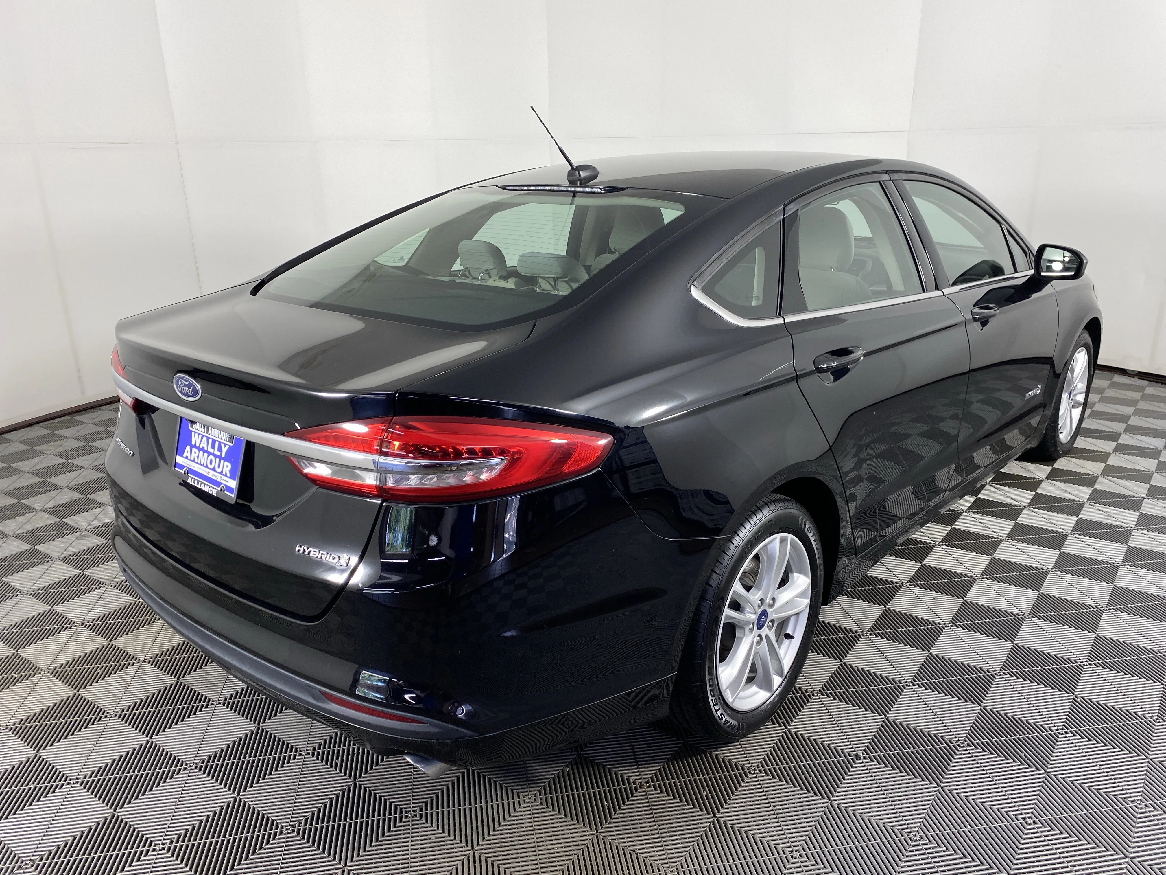Used 2018 Shadow Black Ford S image 6