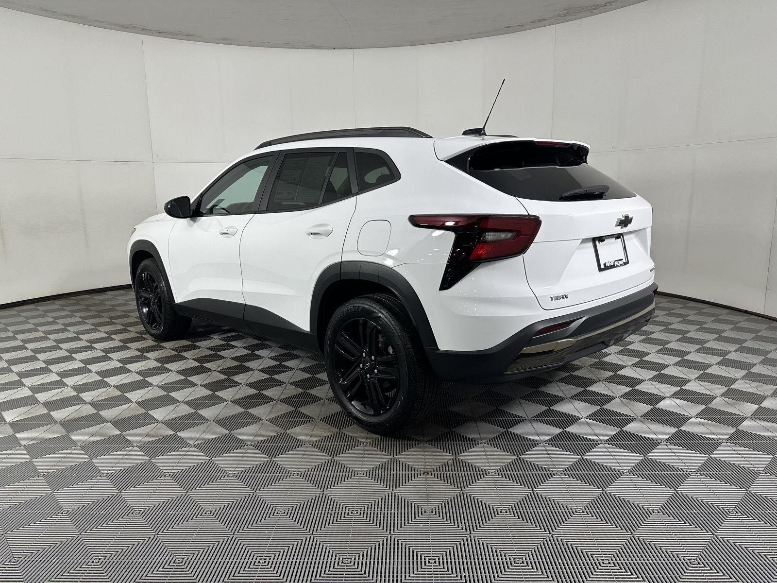 Used 2024 Summit White Chevrolet ACTIV image 15