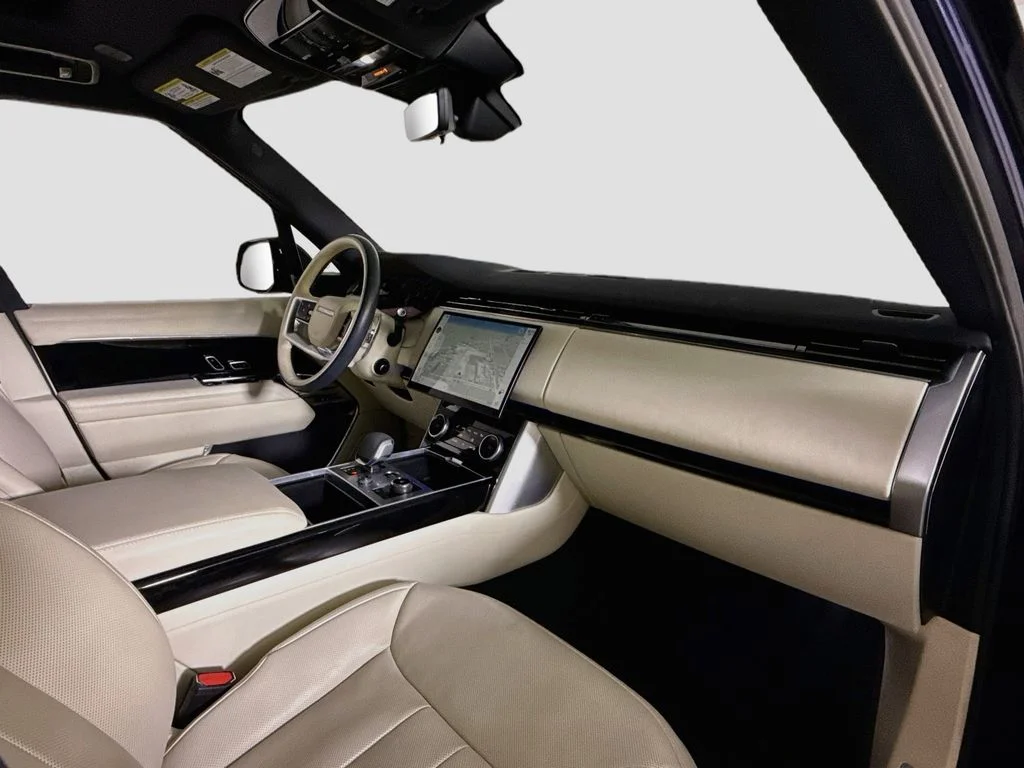 Used 2023 Blue Land Rover SE image 15