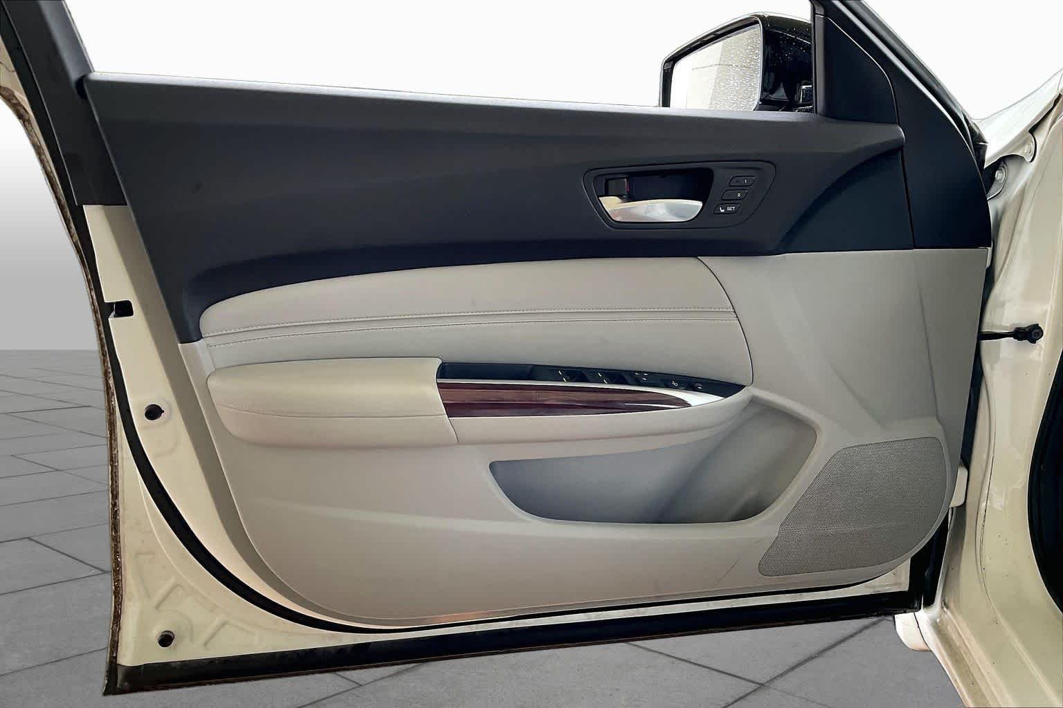 Used 2015 Bellanova White Pearl Acura  image 19