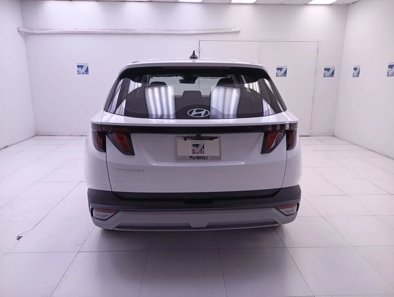 New 2026 White Pearl Tricoat Hyundai SE image 7