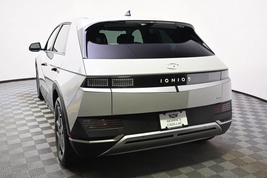 Used 2023 Grey Hyundai SEL image 4