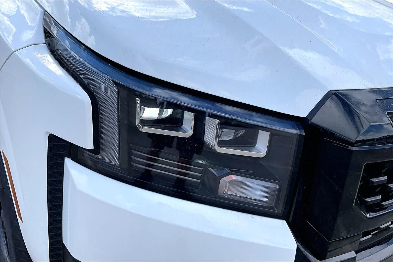 New 2026 Glacier White Nissan SV image 18