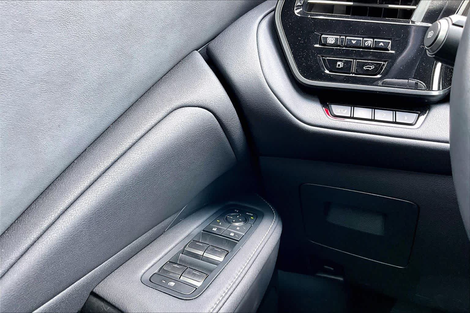 Used 2025 Wind Chill Pearl Lexus Premium image 35
