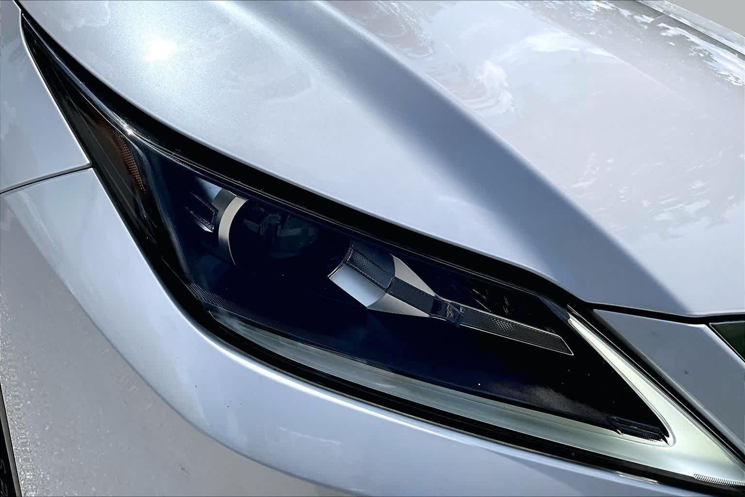 Used 2021 Eminent White Pearl Lexus  image 28